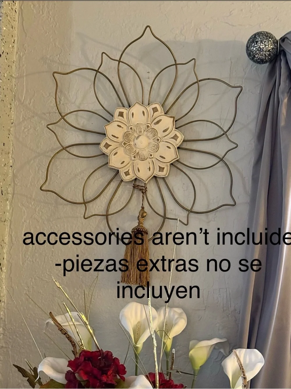 Bohemian Distressed Wood and Iron Wire Framed Floral Wall Art Decor